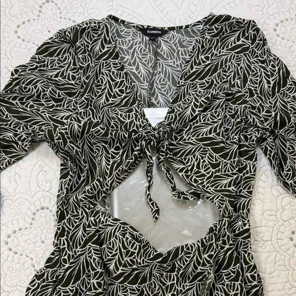 Express Floral Pattern Green Maxi Wrap Dress - Women’s Medium Long Sleeve Dress - Picture 6 of 10